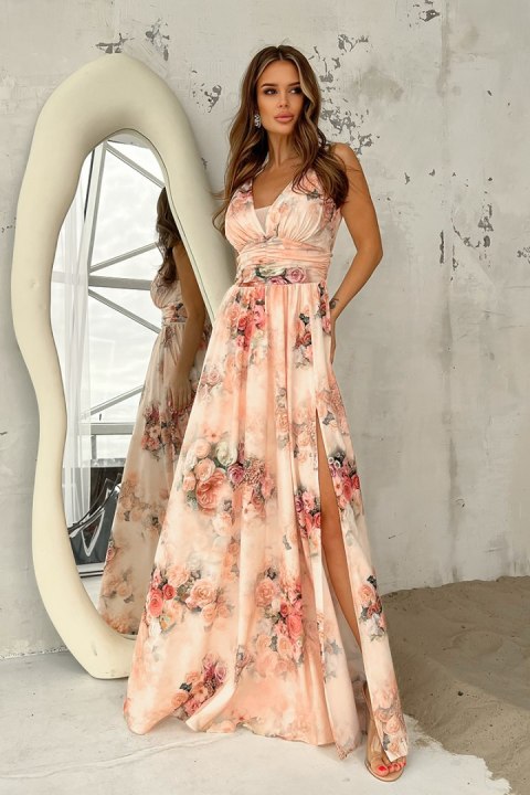 245-17 Długa Sukienka W Kwiaty - brzoskwiniowy