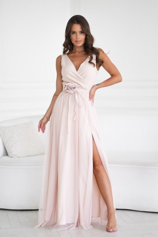 318-21 Długa Sukienka Z Paskiem Z Różyczką - beżowy