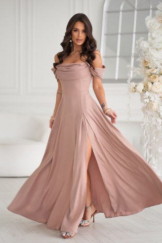 330-22 Elegancka Sukienka Z Drapowaniem, Rozcięciem I Błyszczącą Tkaniną - CAMEL