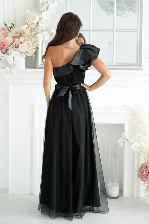 315-06 Długa Sukienka Z Satynową Falbaną - czarny