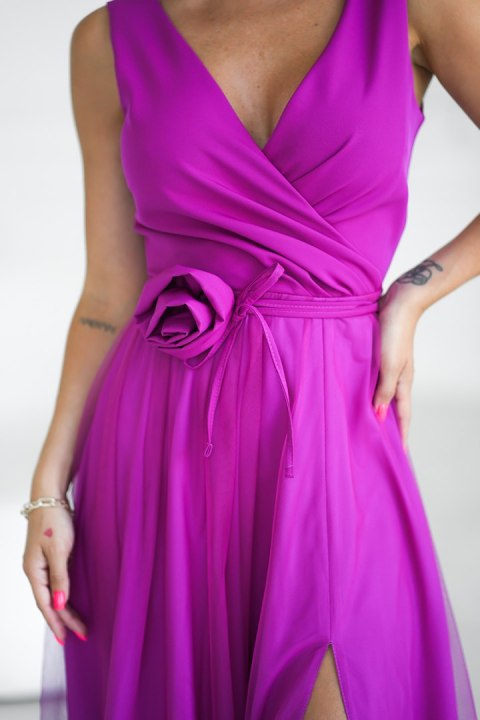 318-51 Długa Sukienka Z Paskiem Z Różyczką - biskupi