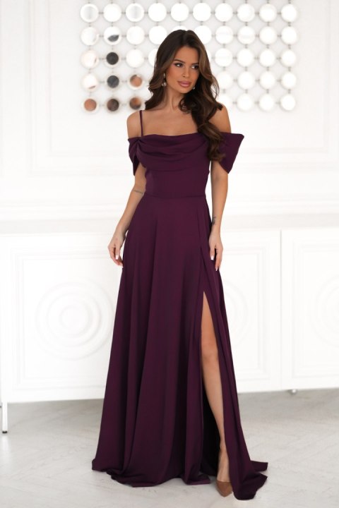 330-11 Elegancka Sukienka Z Drapowaniem, Rozcięciem I Błyszczącą Tkaniną - śliwka