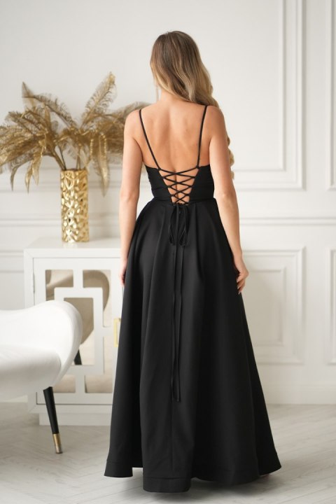 341-06 Długa Suknia Wieczorowa z Gorsetowym Sznurowaniem - czarny