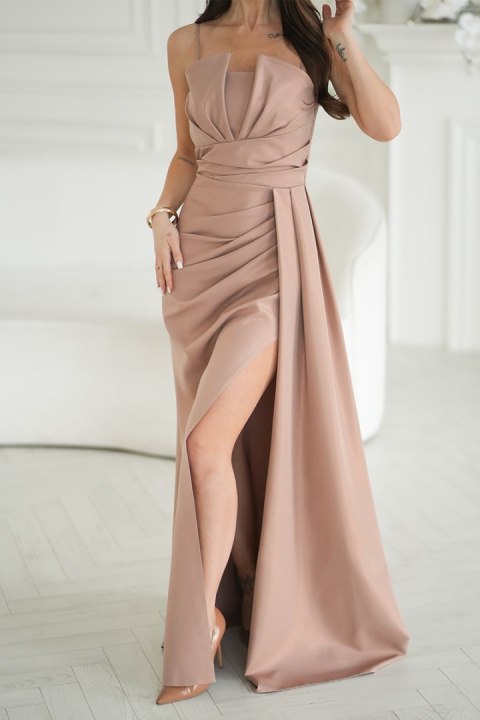 342-22 Elegancka Sukienka Z Geometrycznym Dekoltem I Odpinanymi Ramiączkami - CAMEL