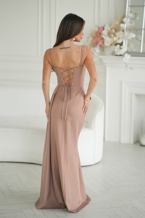 342-22 Elegancka Sukienka Z Geometrycznym Dekoltem I Odpinanymi Ramiączkami - CAMEL