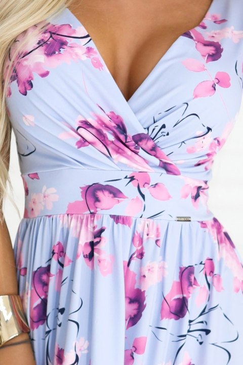 425-14 MATILDE Rozkloszowana sukienka midi z kopertowym dekoltem i krótkim rękawkiem - błękitna w różowe kwiaty