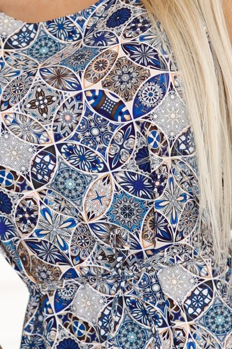 296-13 VICTORIA Trapezowa sukienka boho z printem w stylu śródziemnomorskim - niebieska