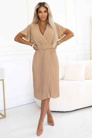 607-2 LYRA plisowana sukienka midi z kopertowym dekoltem i szerokim paskiem - KARMELOWA