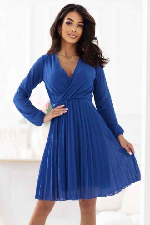 313-18 ISABELLE Elegancka plisowana sukienka z dekoltem i długim rękawkiem - chabrowa