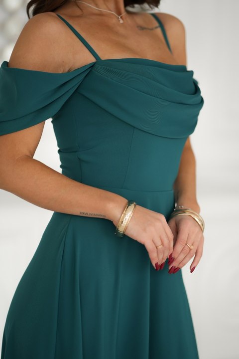 320-13 Sukienka Maxi Z Opadającymi Ramiączkami I Rozcięciem - zielony