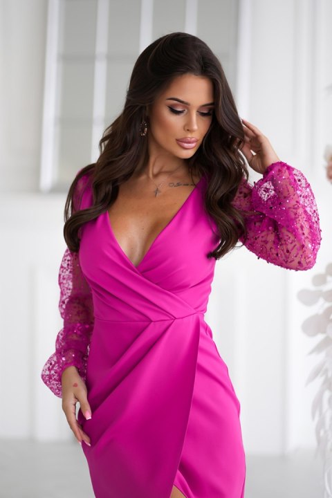 316-07 Krótka Sukienka Z Dwoma Cekinowymi Rękawami - fuksja